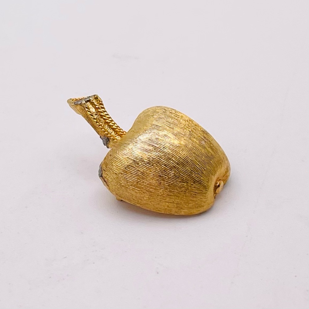 Cute Dainty Avon 1974 Brushed Gold Tone Apple Brooch Pin - Picture 5 of 13